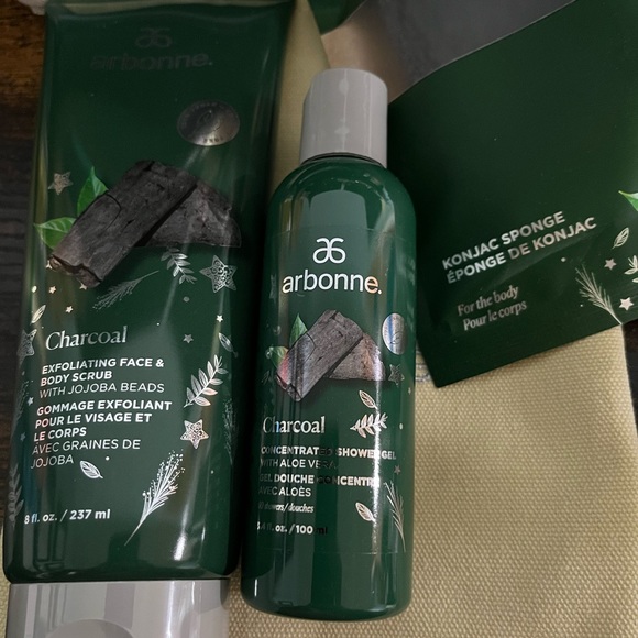 Charcoal Cleansing Gift Set - Picture 2 of 2